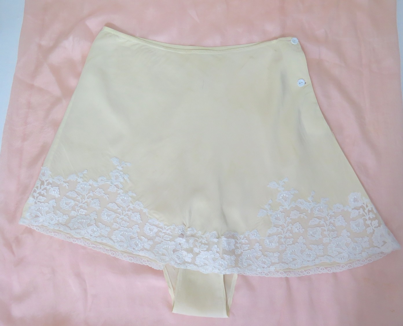 Vintage Deco 1920s 1930s 1940s Cream Lace Silk Lingerie Shorts Tap Pants Knicker