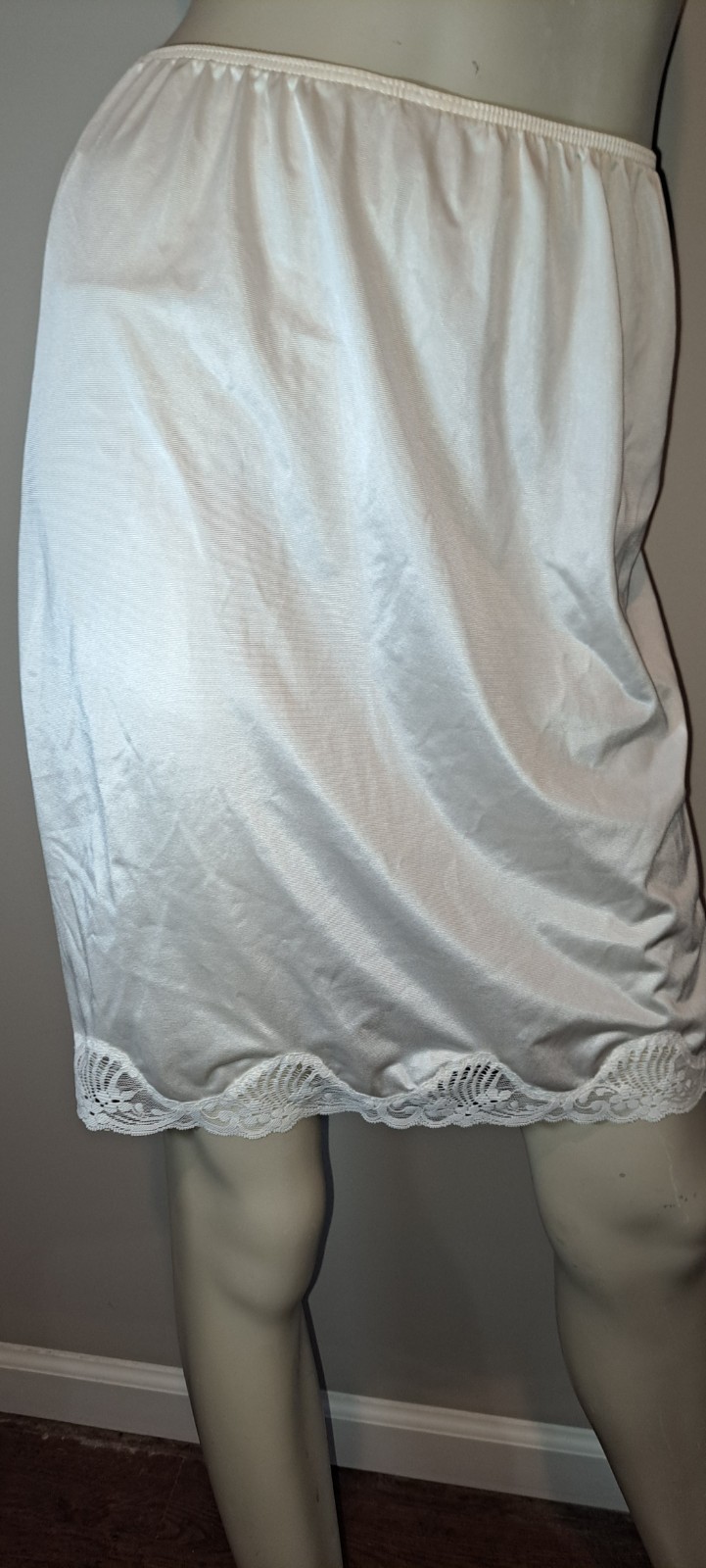 Shiny Shimmery White Nylon Vtg Half Slip Sml Body Lites Penny’s