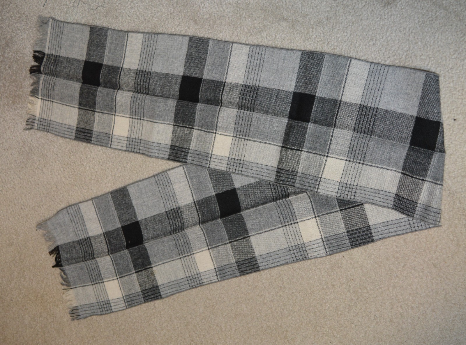 VTG Men’s Wool Plaid Tweed Scarf Thin Black Gray Charcoal
