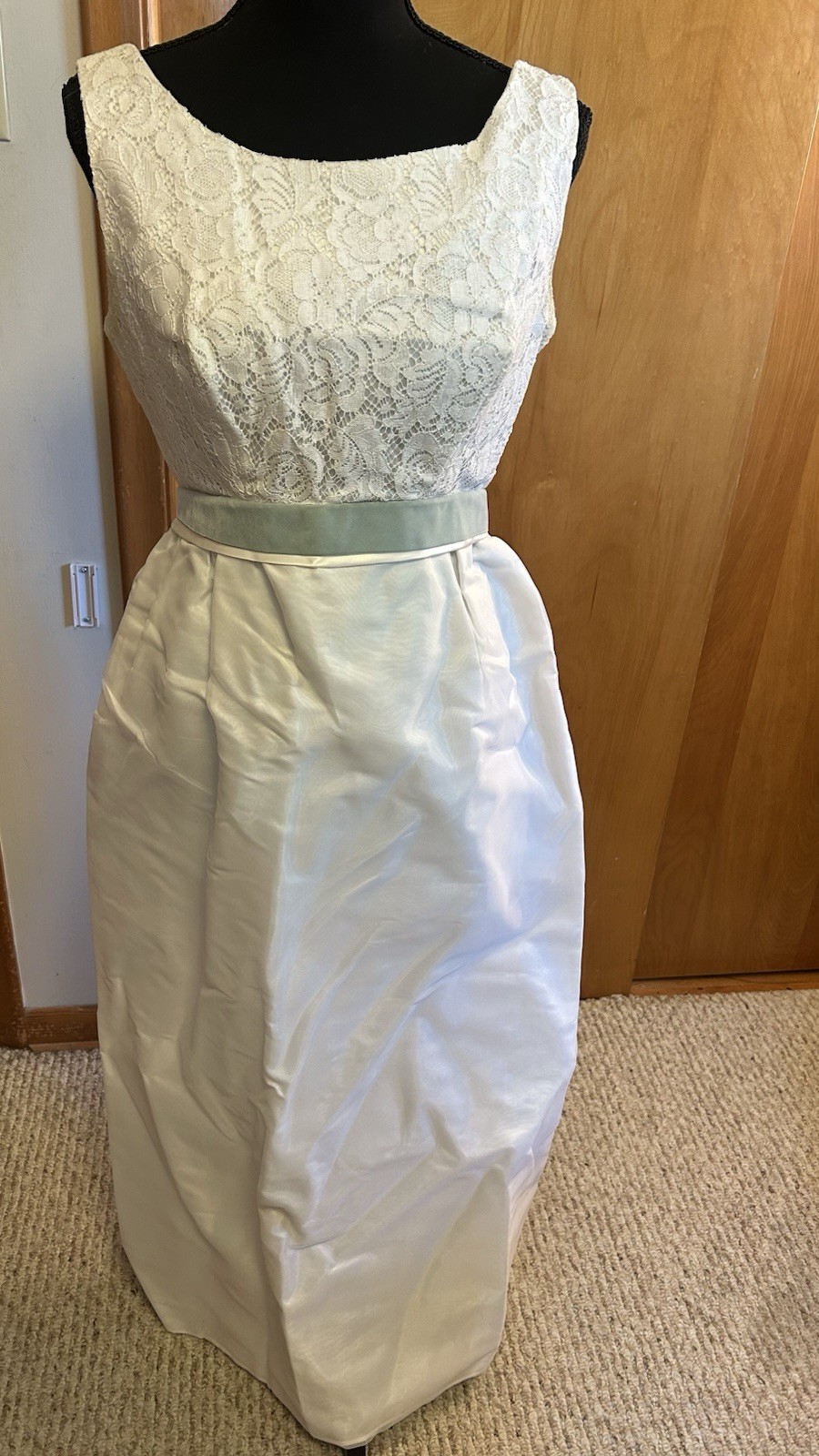 International Ladies Dress Workers Union White Sleeveless W/ Blue Velvet S/M