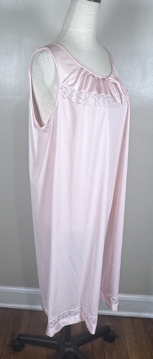 Vintage 70s Vanity Fair Pink Semi Sheer Lace Embroidered Nylon Nightgown Sz M