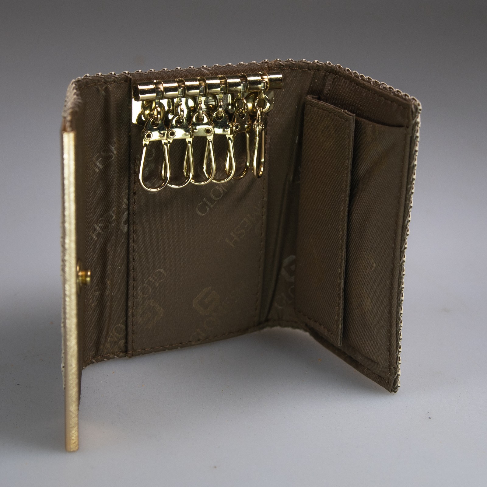 Vintage GLOMESH cream & gold fold up key holder / purse – 6 slots – c1980s
