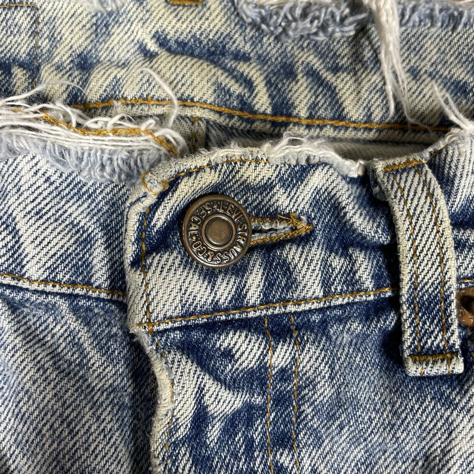 Vintage 80s Levis 505 USA Made Light Wash Jeans 30×32 Thrashed Grunge Cut Waist