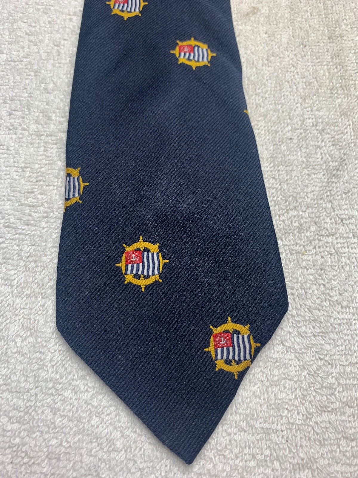 VINTAGE MENS TIE 1940S-1970S FASHION FUN NAVY BLUE WITH GOLD RED 3.25 X 57