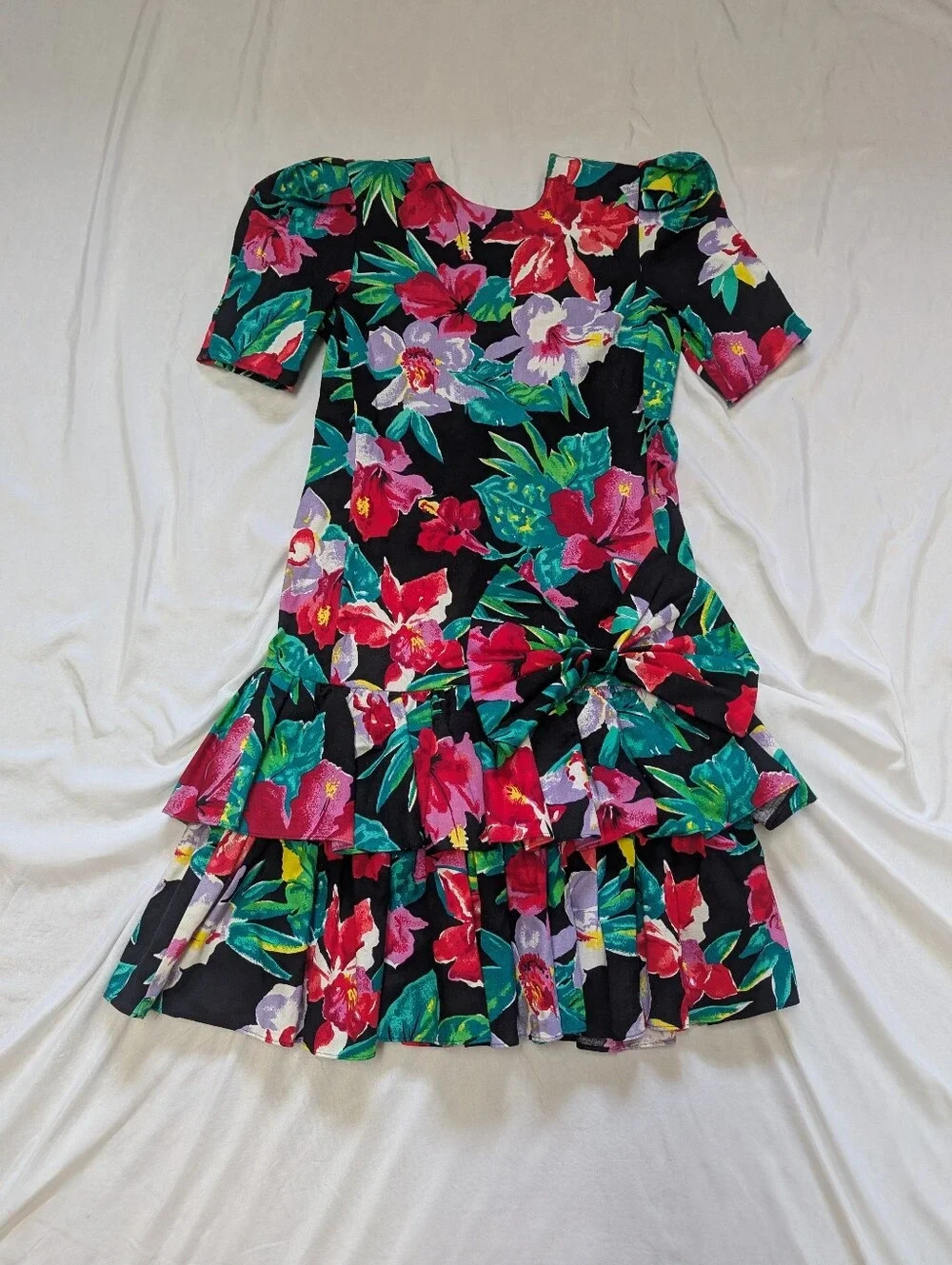 80’s Vtg. Country Romance Tropical Ruffle Tiered Party Dress Bow Puff Sleeves