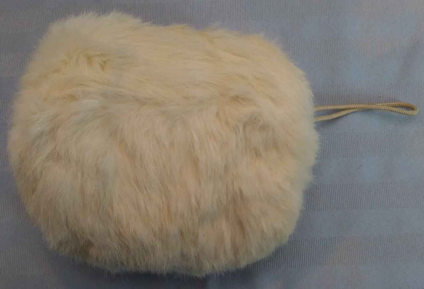 Vintage (1950’s/60’s) White Fur Hand Muffler – Pre-owned