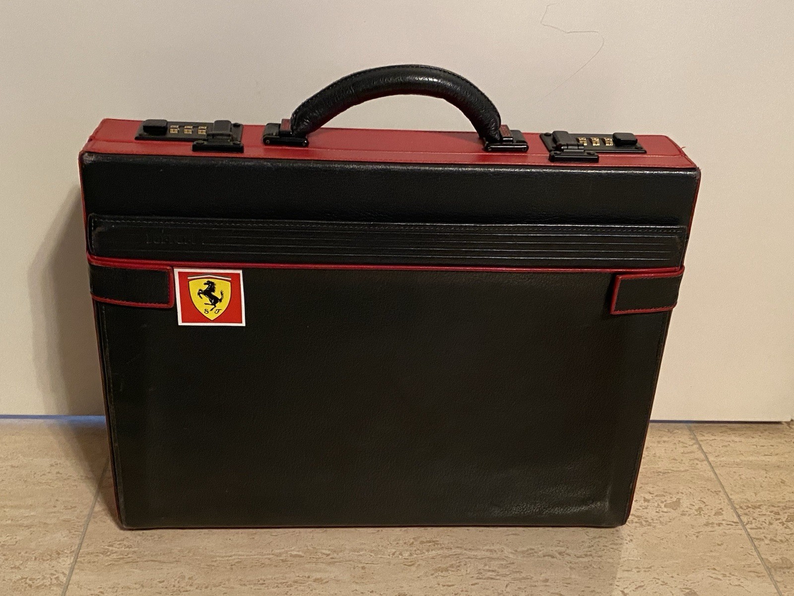 Ferrari Suitcase HTF Collectible **1. Choice** Red/Black Classic Must Have