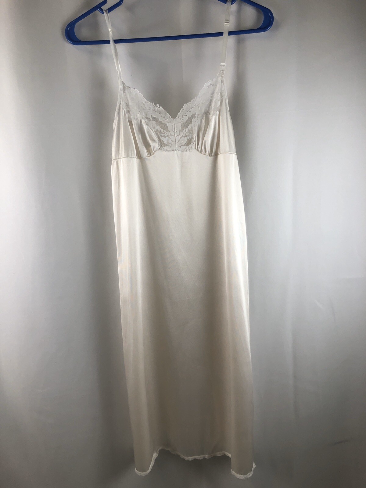 Silky Vassarette White Nylon Full Slip Nightgown Lingerie Lace 34/24” Calentines
