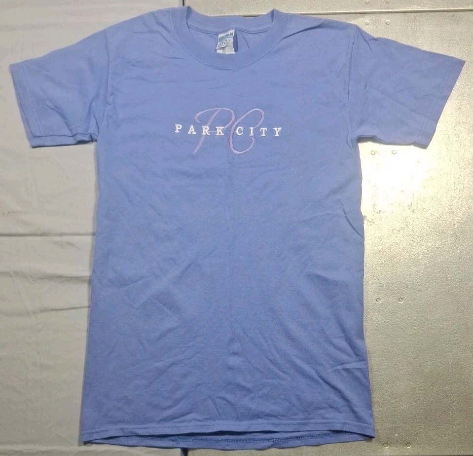 Vintage Park City Utah Embroidered T-SHIRT Y2K Gildan Ultra Cotton Heavyweight