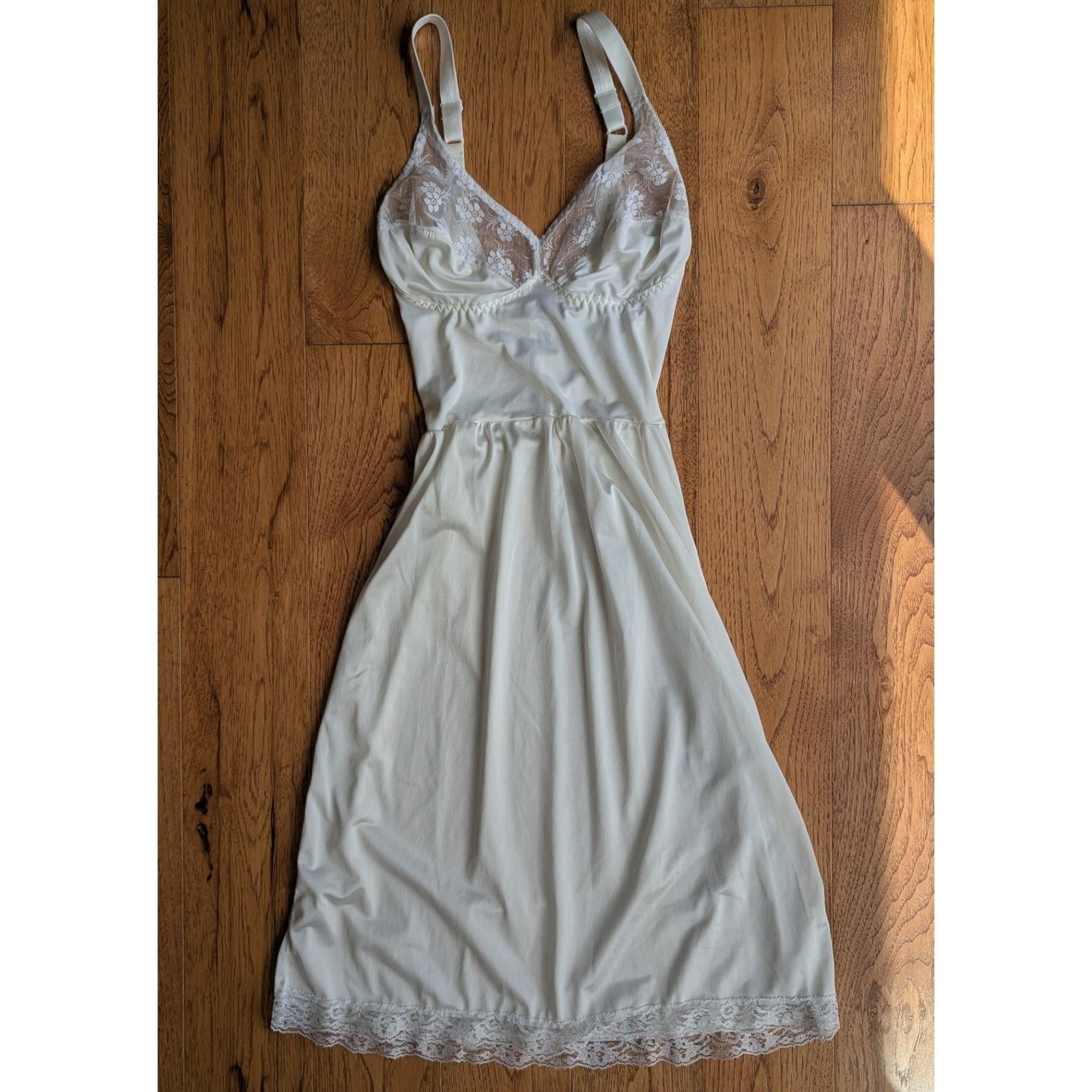 Vtg 80s Full Slip White Lace Trim Lingerie 36 B-C-D Cup Dainty Bridal Feminine