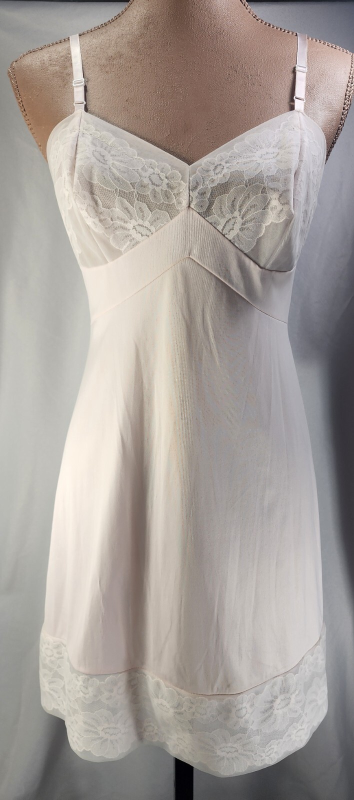 Vintage Vanity Fair Light PINK Lace Slip 34 Dress Lingerie Evening Wear Sexy