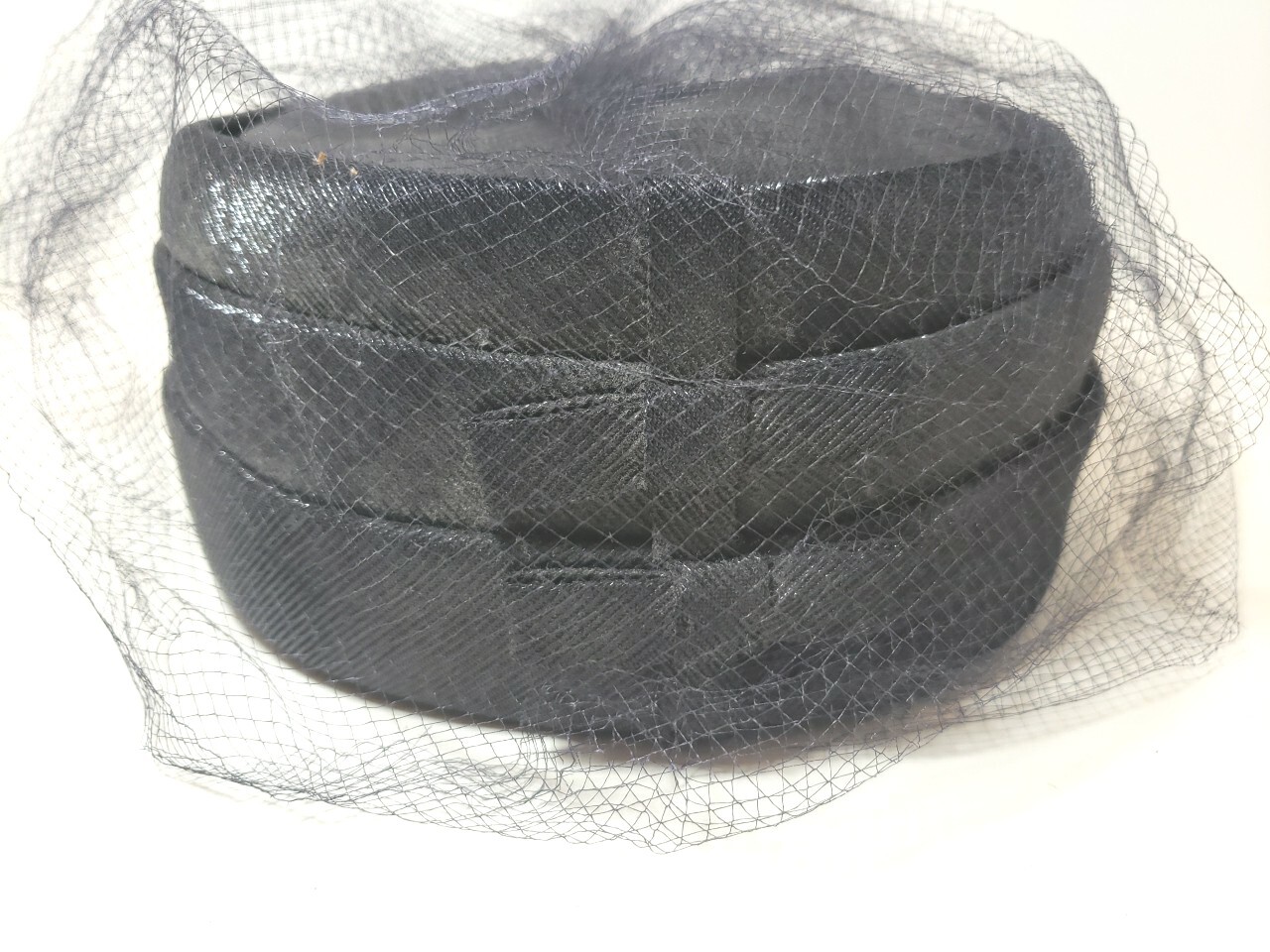 Vintage Dark Navy Blue Pill Box Hat W/ Netting By Witt For The Hecht Co