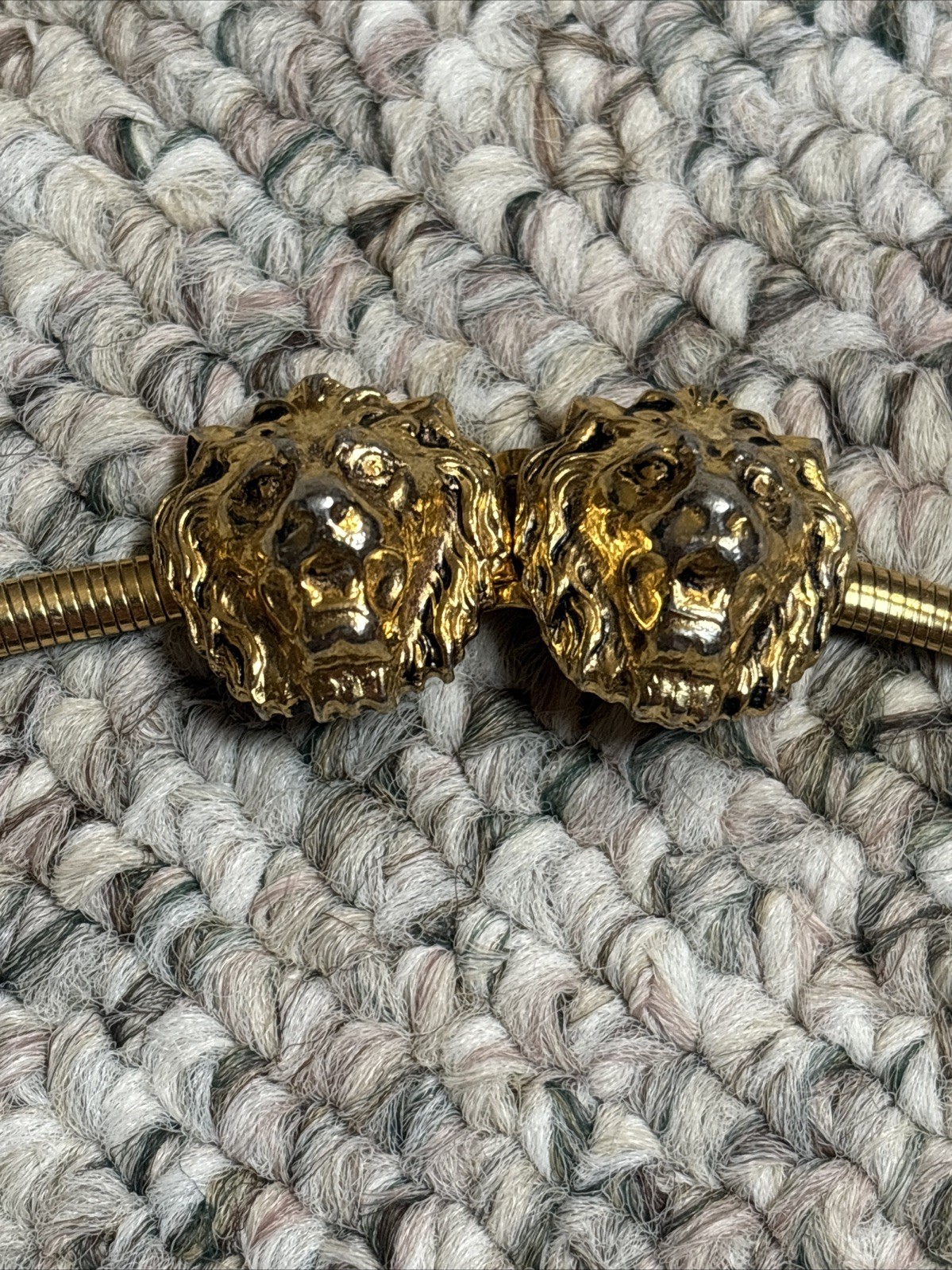 Vintage Belt Lion Head Clasp Snake Chain. 26” Rest, 36” Stretch. Estate Jewelry