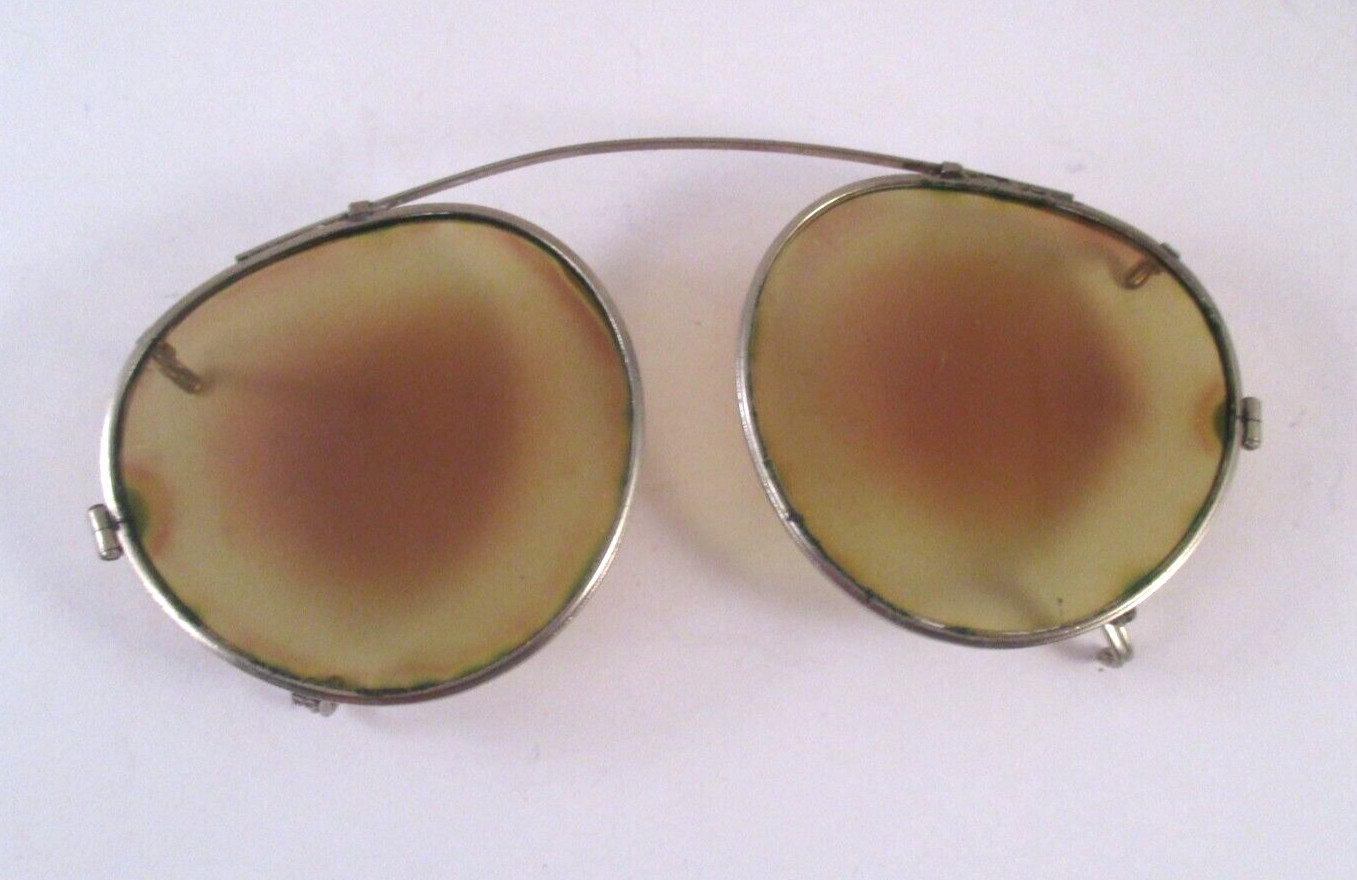 Vintage UNBRANDED GOLD AMBER TINT LENS CLIP ON SUNGLASSES
