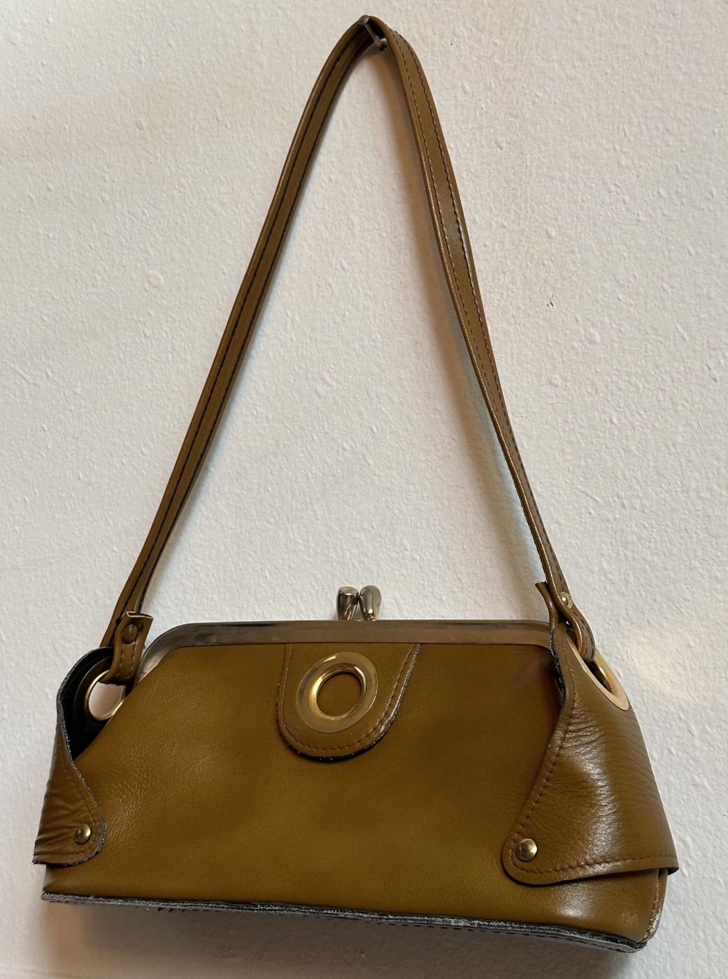 1960s Vintage Modern Mod Kiss Lock Tan Brown Leather Purse as is
