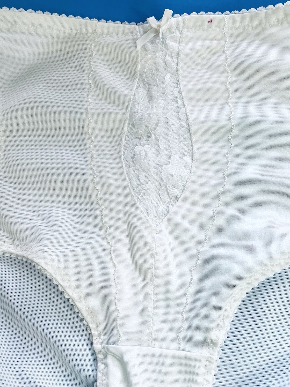Hanes Her Way White Girdle & One No Brand Lot Vintage Small Large