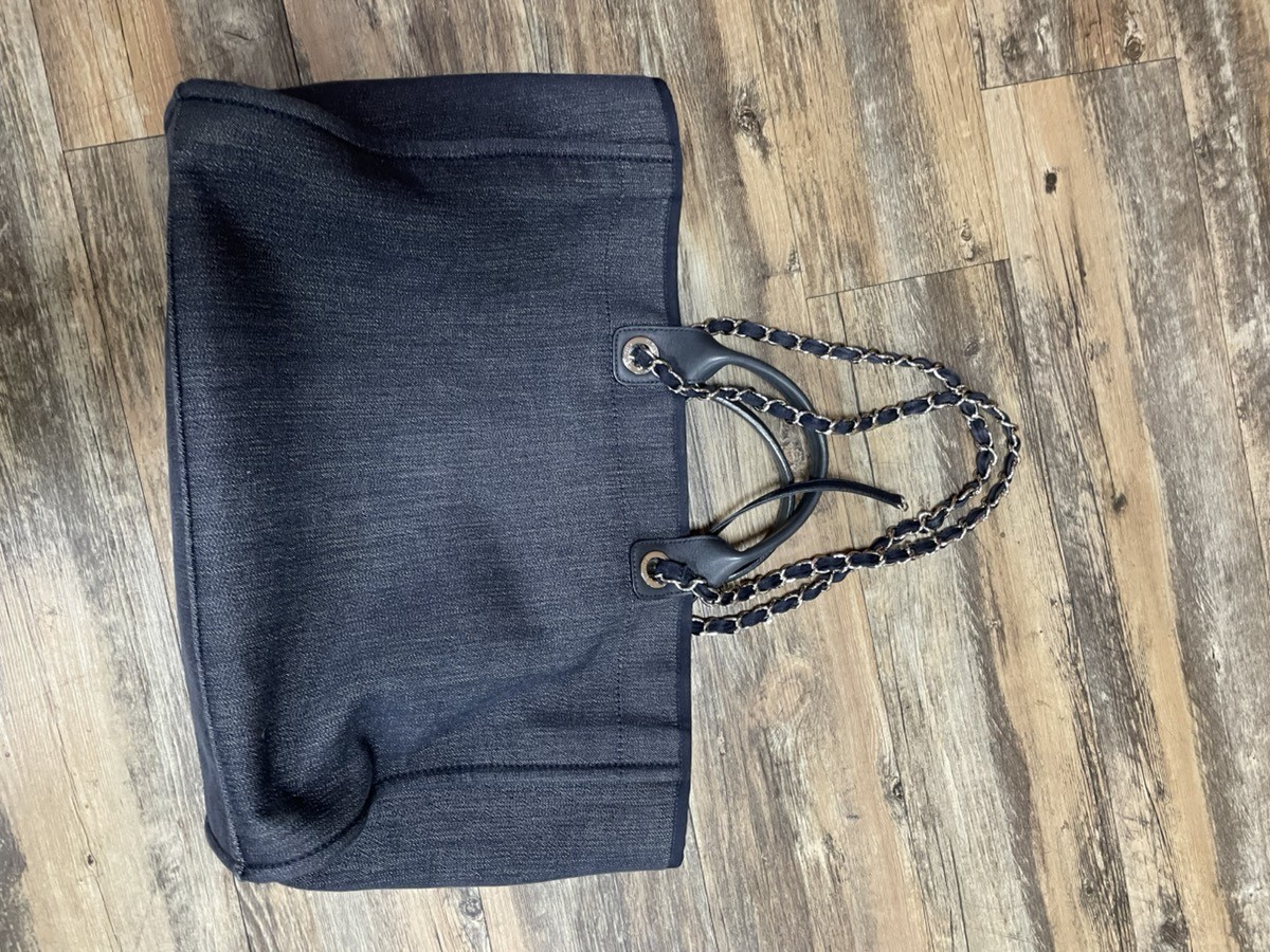 CHANEL DEAUVILLE TOTE (EZB016889)