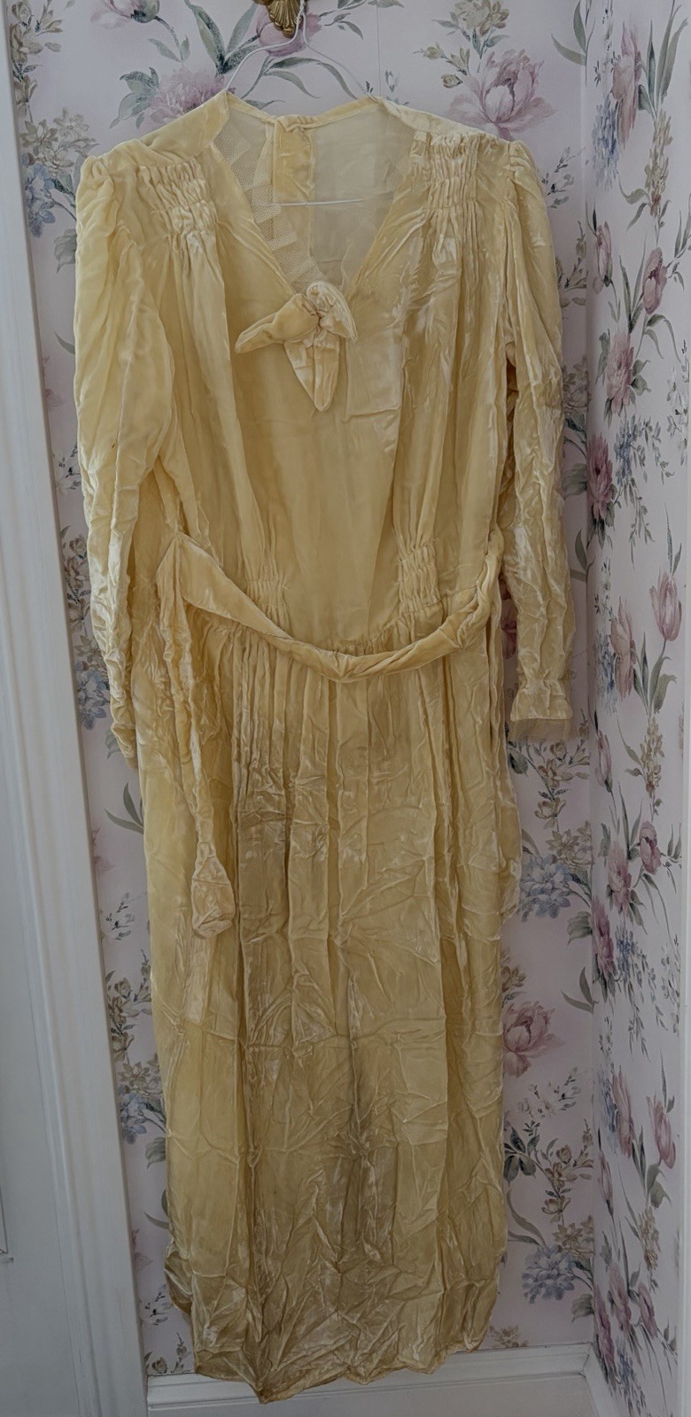 1920’s 1930’s Ethel Maid Beige Funeral Funerary Dress Velvety