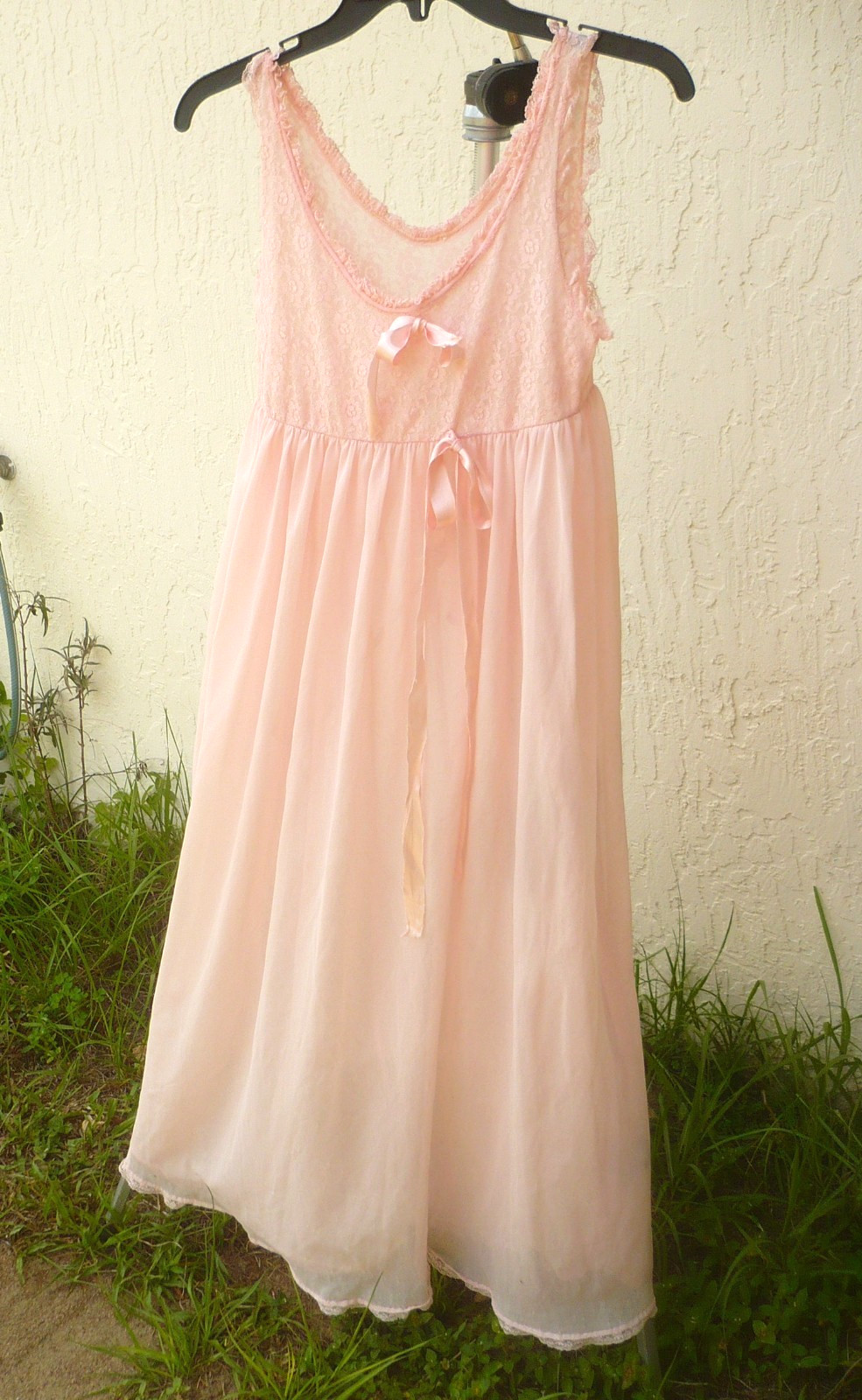 VTG PINK NET LACE MAXI NYLON XS S NIGHTGOWN RUFFLE SLEEVELESS RIBBON BOW WOMEN S