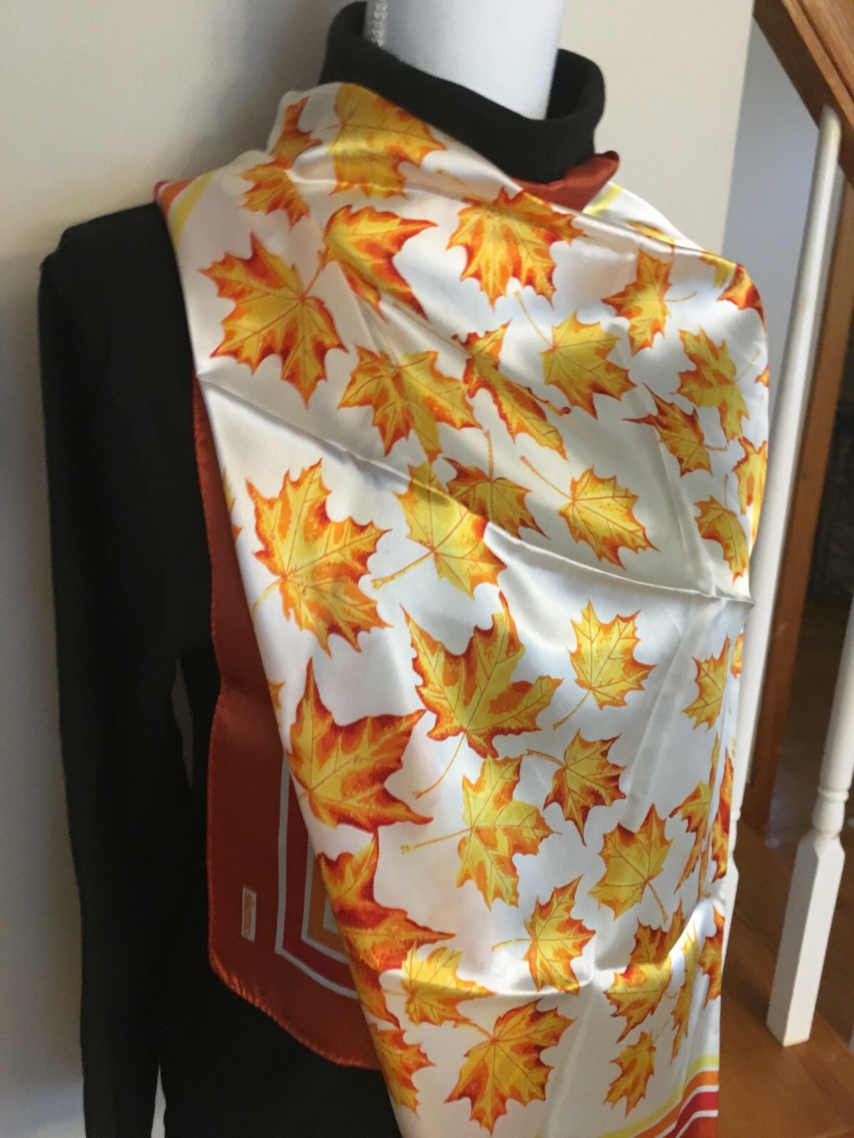 Vtg SCARF CANADIAN MAPLE LEAVES Multi-Color Scarf Eleanor Paine Canada 26.5″ sq