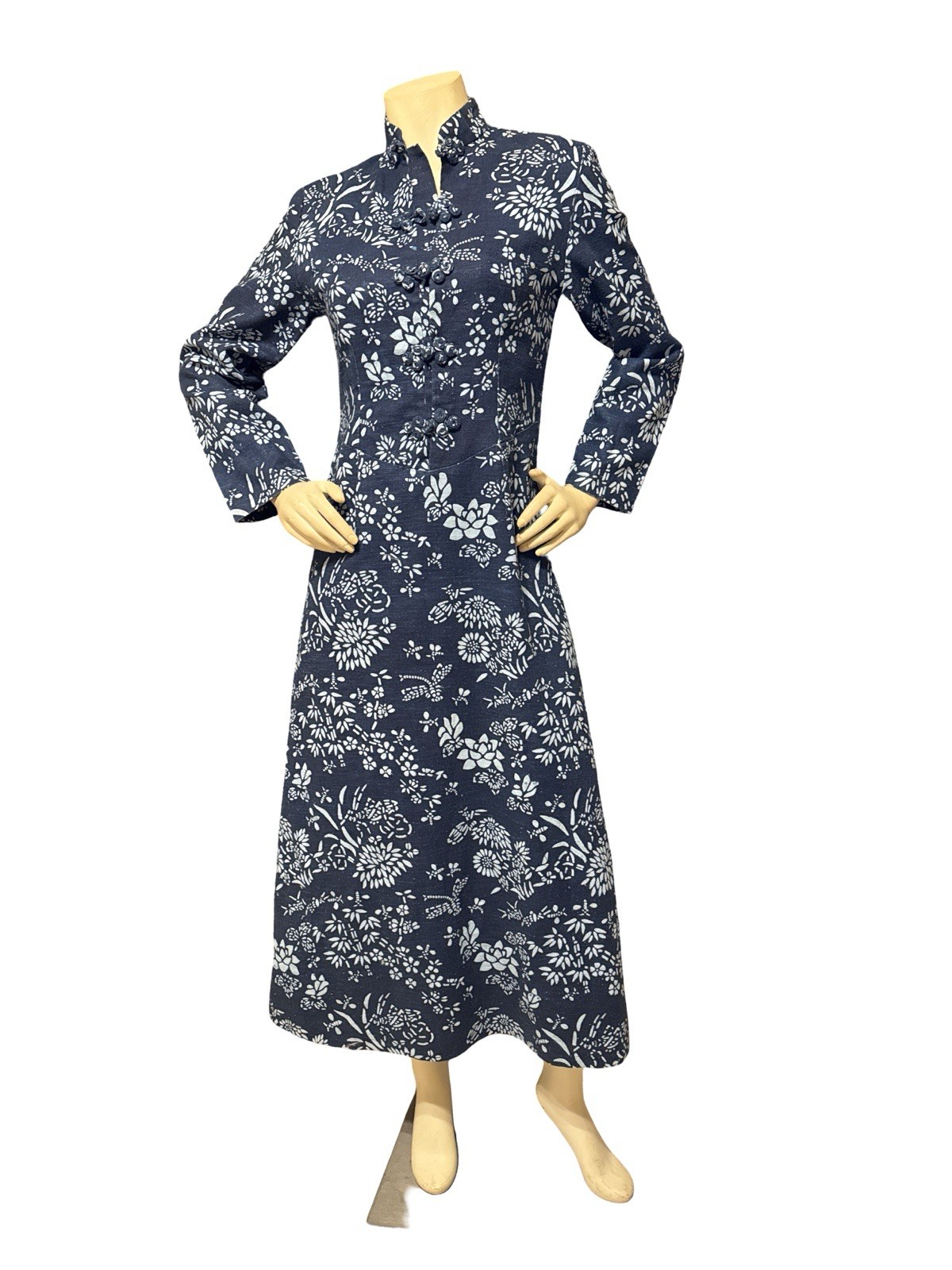 Vintage Qipao Dress Mandarán Collar Frog Closures Floral Cotton Batik Cheongsam
