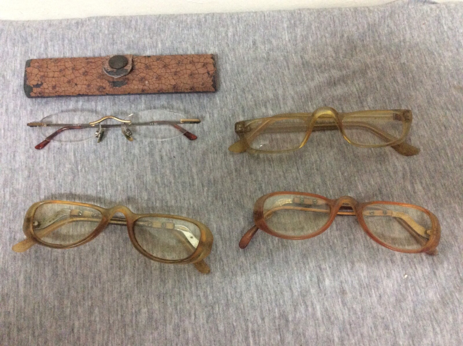 Vintage Lot of 4 Ladies Eye Glasses