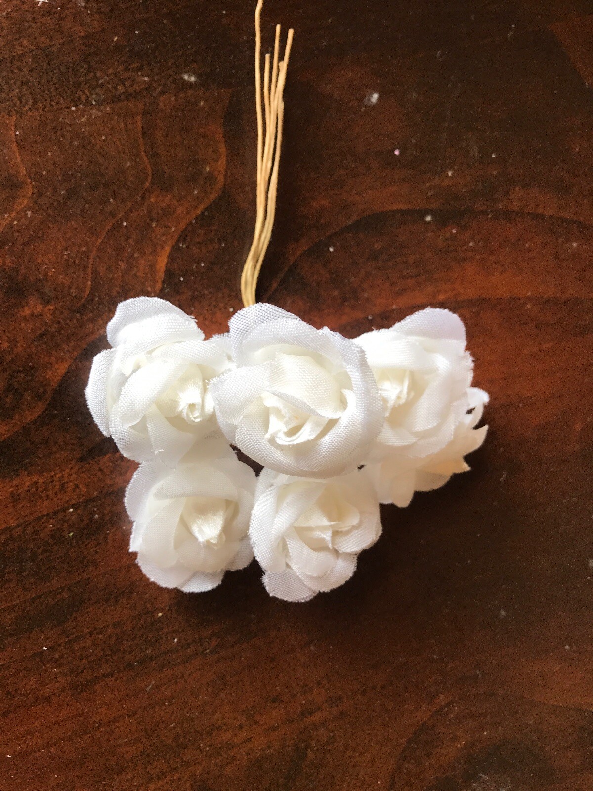Vintage Millinery Flower White 1 1/2″ Roses 6pc Bunch for Hair Hat Wedding G100
