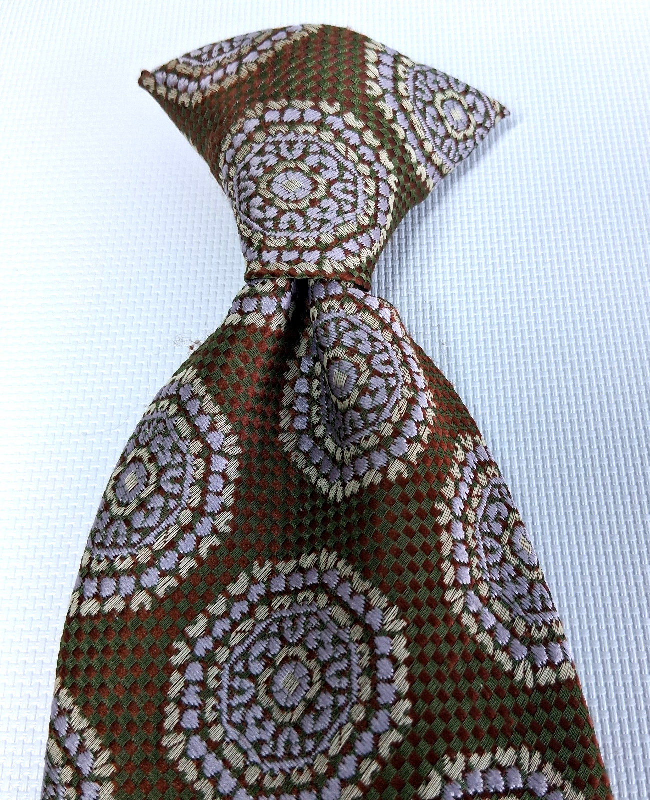Vtg Mr. John Snapper Men’s Clip On Neck Tie~Brown w/Light Purple Medallions