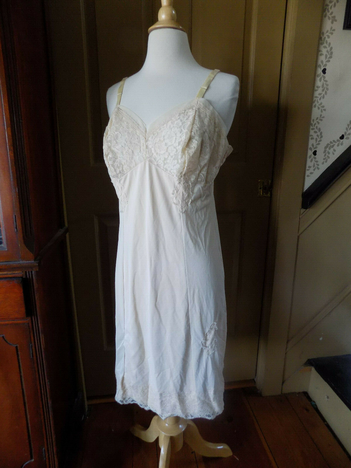 38 Texsheen Lingerie beige nylon lace empire vtg 1950’s partly-lined full slip