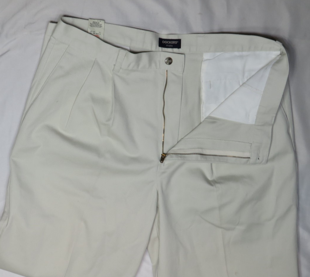 LEVIS DOCKERS MENS PANTS 38×34 KHAKI RELAXED FLAT CHINO 100% COTTON CANVAS 2002