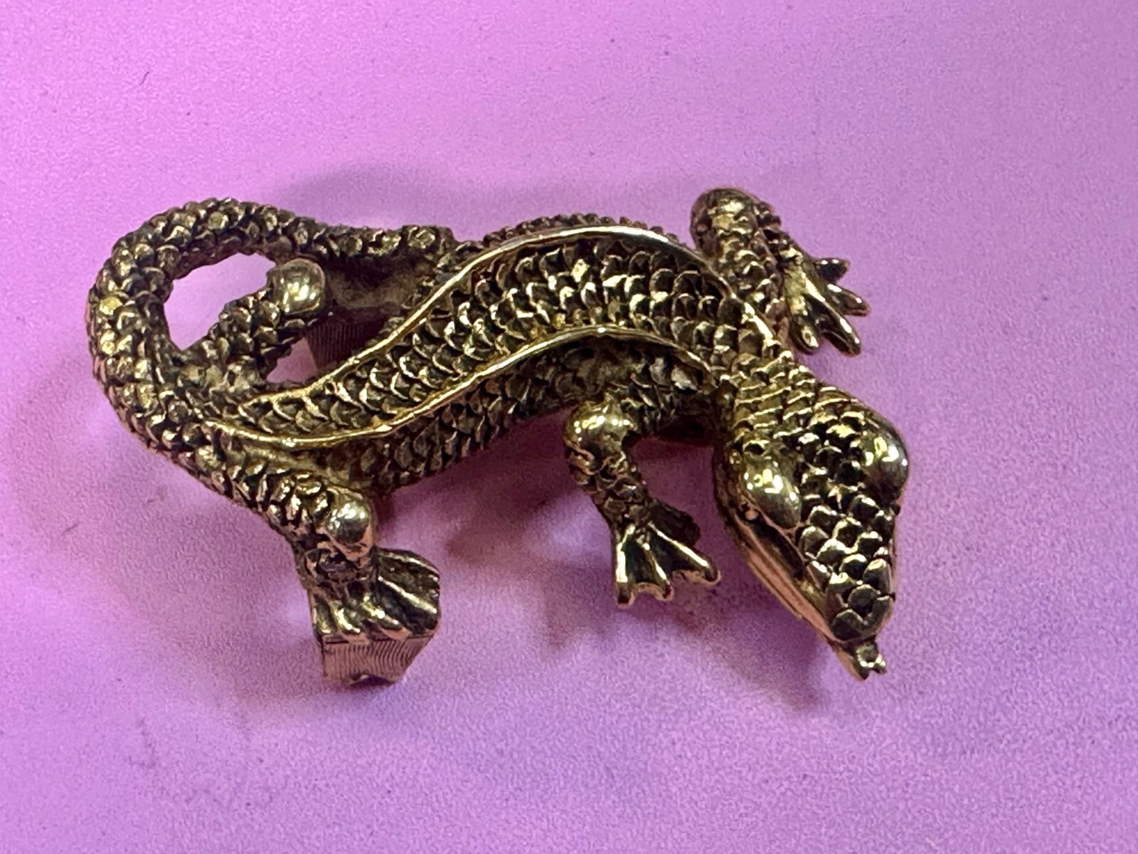 Gecko Lizard Reptile Animal Figural Cutout Gold Tone Vintage Belt Buckle