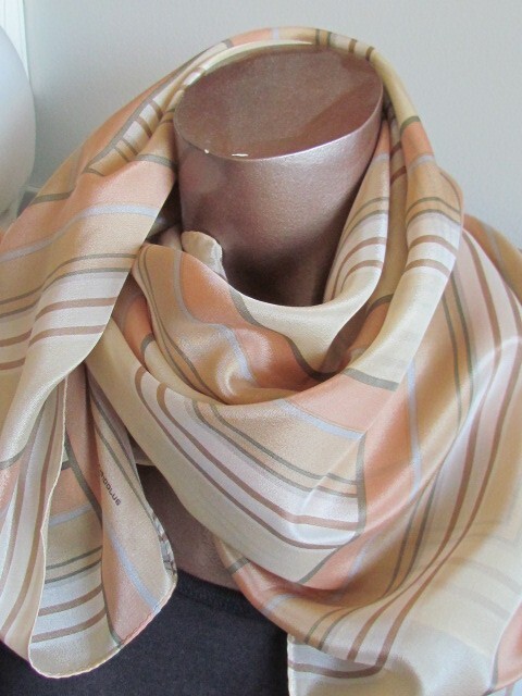 New 31″ SQ Silk Scarf Print Beige Cream Peach Geometric Liz Claiborne
