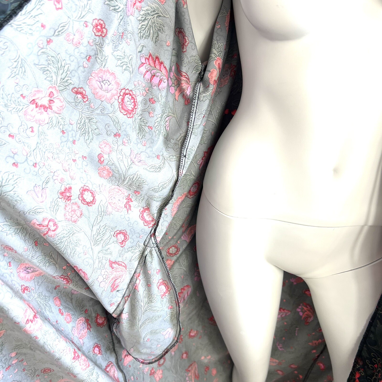 Vintage CHRISTIAN DIOR Womens Size Small Medium Belted Lounge Robe Floral