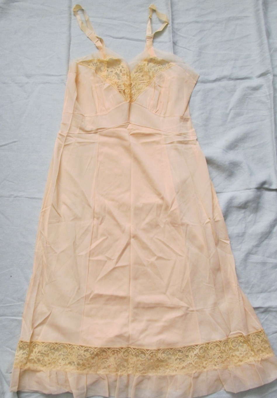 Vintage 60’s orange & lace Movie Star brand classic pin-up slip