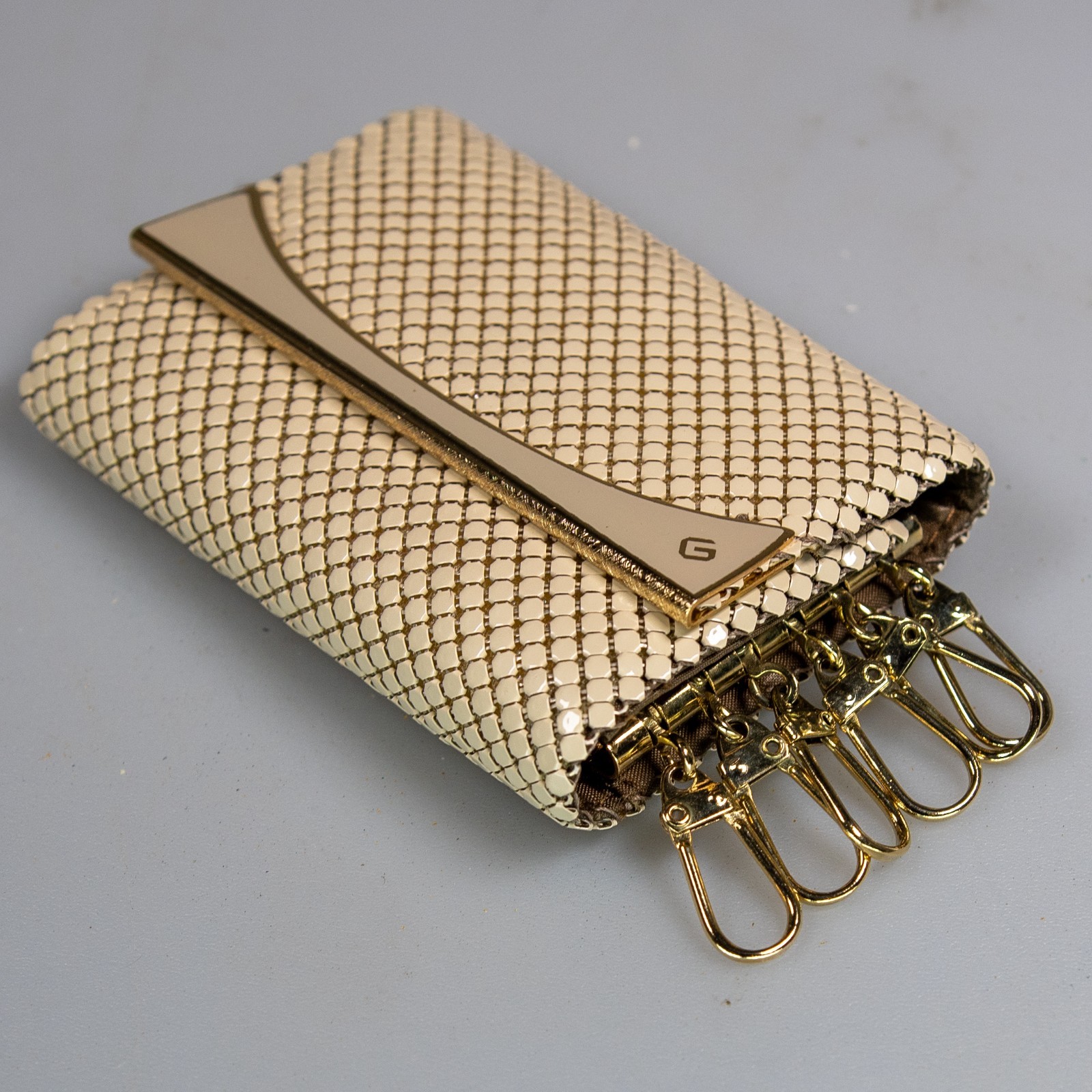 Vintage GLOMESH cream & gold fold up key holder / purse – 6 slots – c1980s
