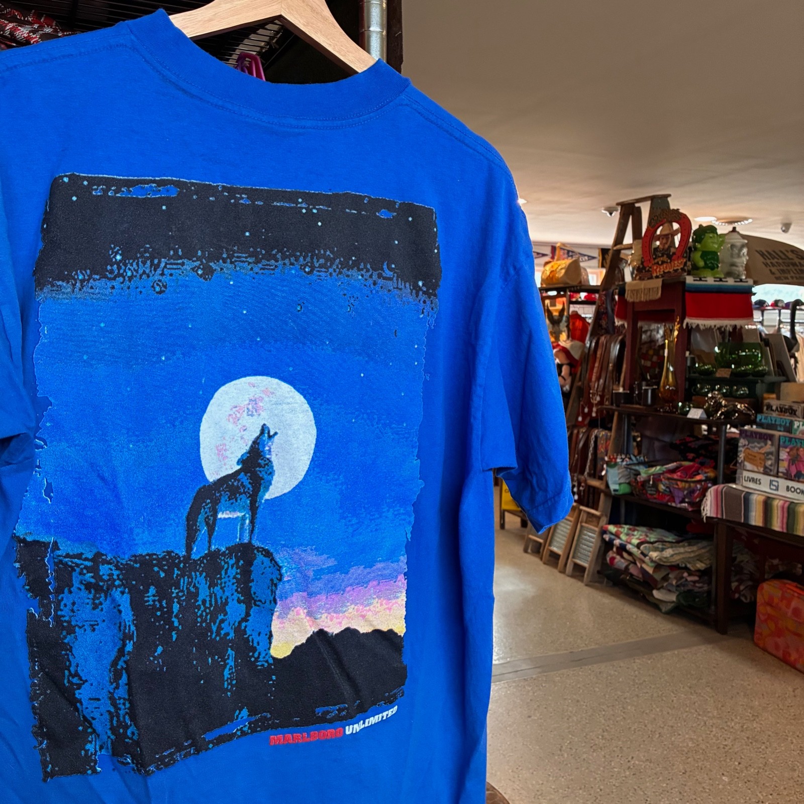 1990s Vintage MARLBORO UNLIMITED Cigarettes Promo Tee Howling Wolf Moon T-shirt