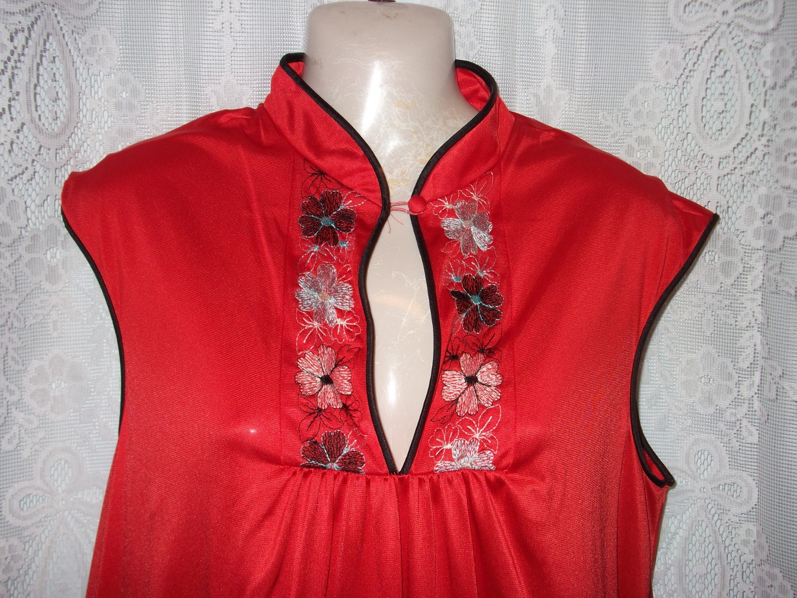 Lg.Embroidered,Asian style,Vintage,long nightgown,candy apple red,60’s-70’s