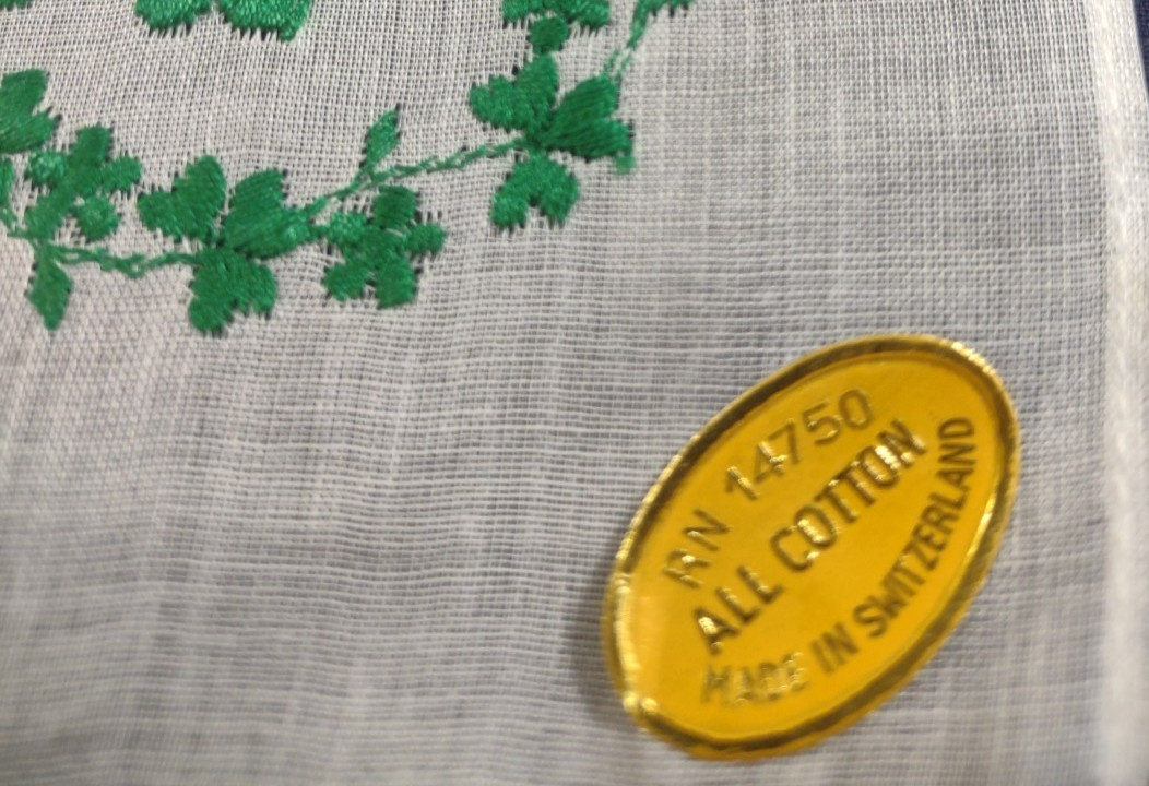 Vtg St. Patrick’s Hankie 11×11 Shamrocks NOS made in Switzerland 26CG01 H489