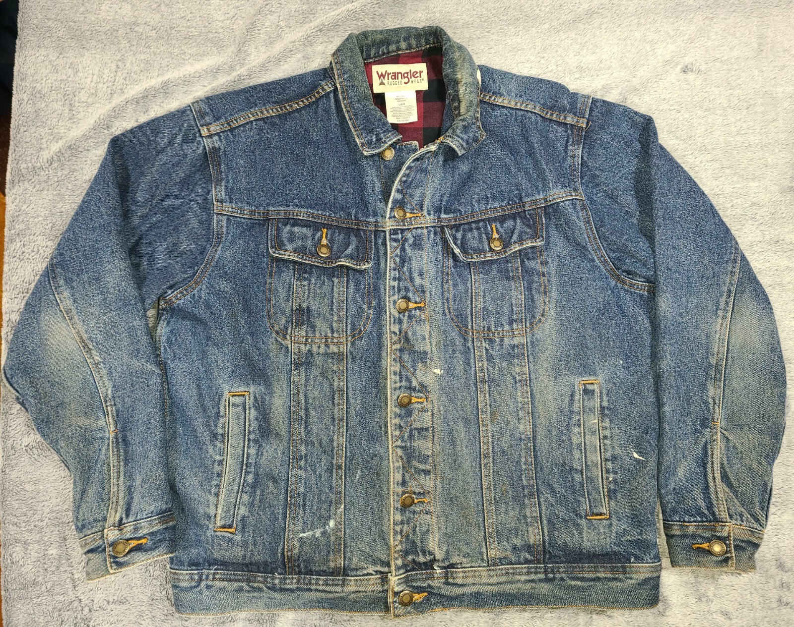 Distressed Wrangler Rugged Wear Flannel-Lined Western Trucker Denim Jacket Large