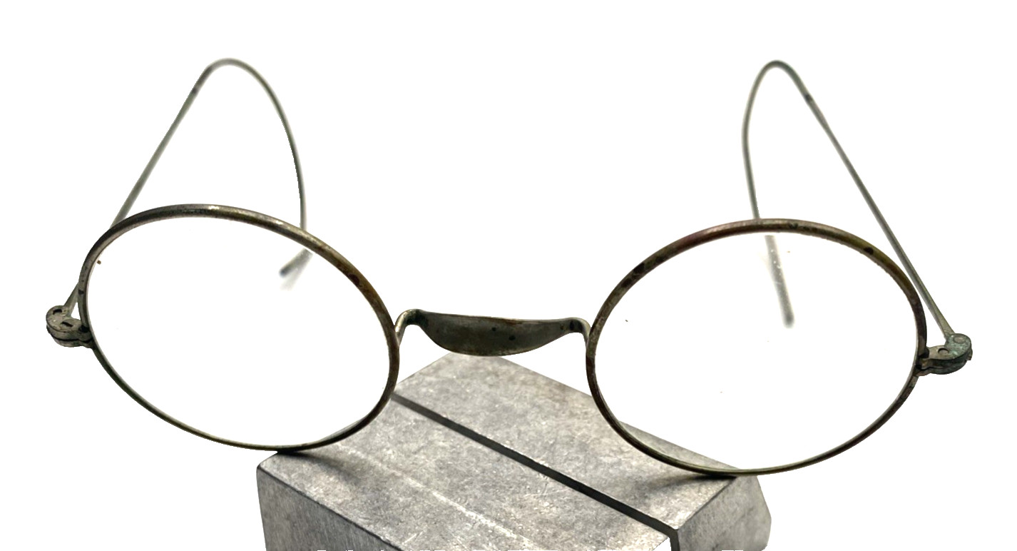 Classic vintage round metal frame in gunmetal.