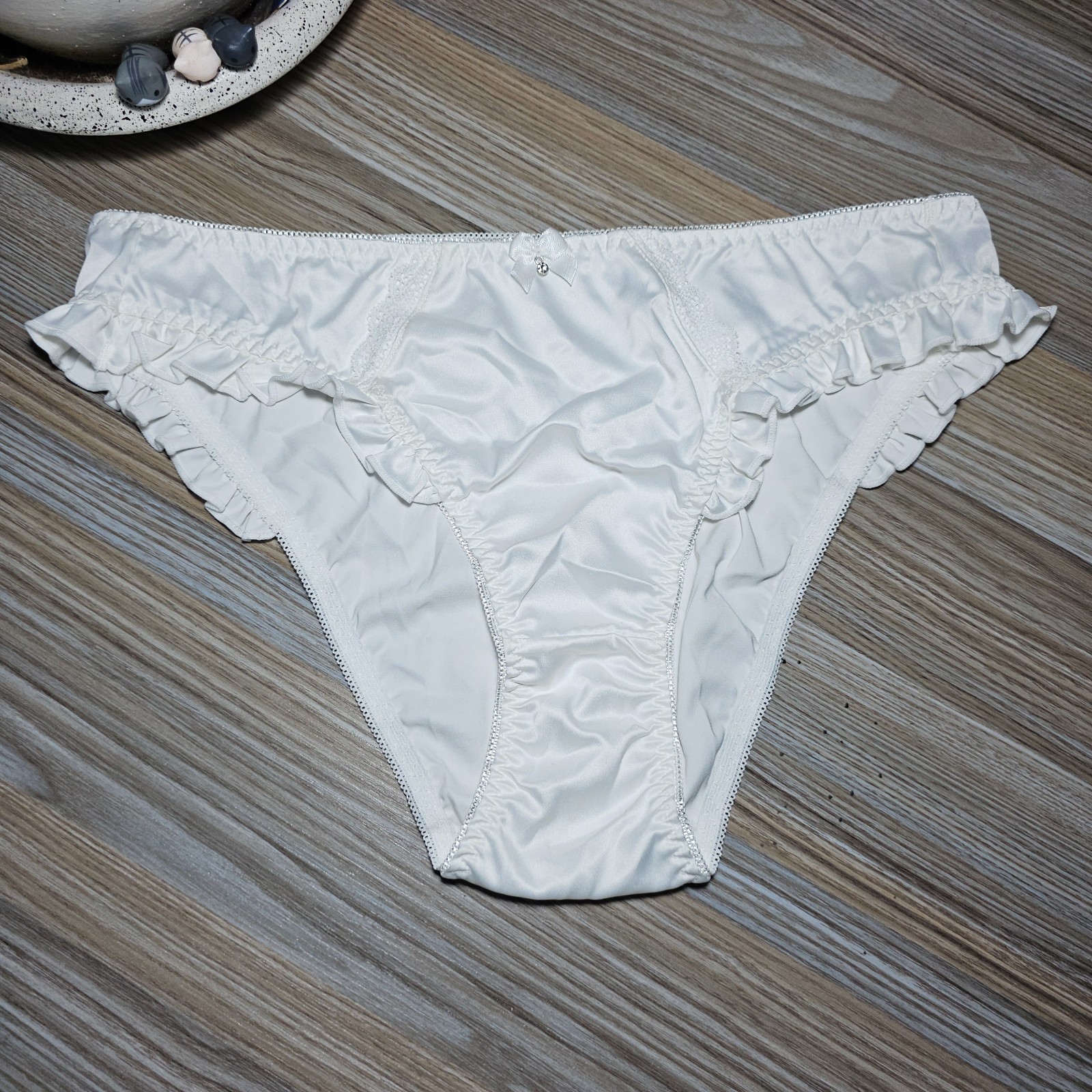 Shiny White Satin Panty Sissy Ruffle Bikini Nylon Lace Brief Size 9 Hip 44-47″
