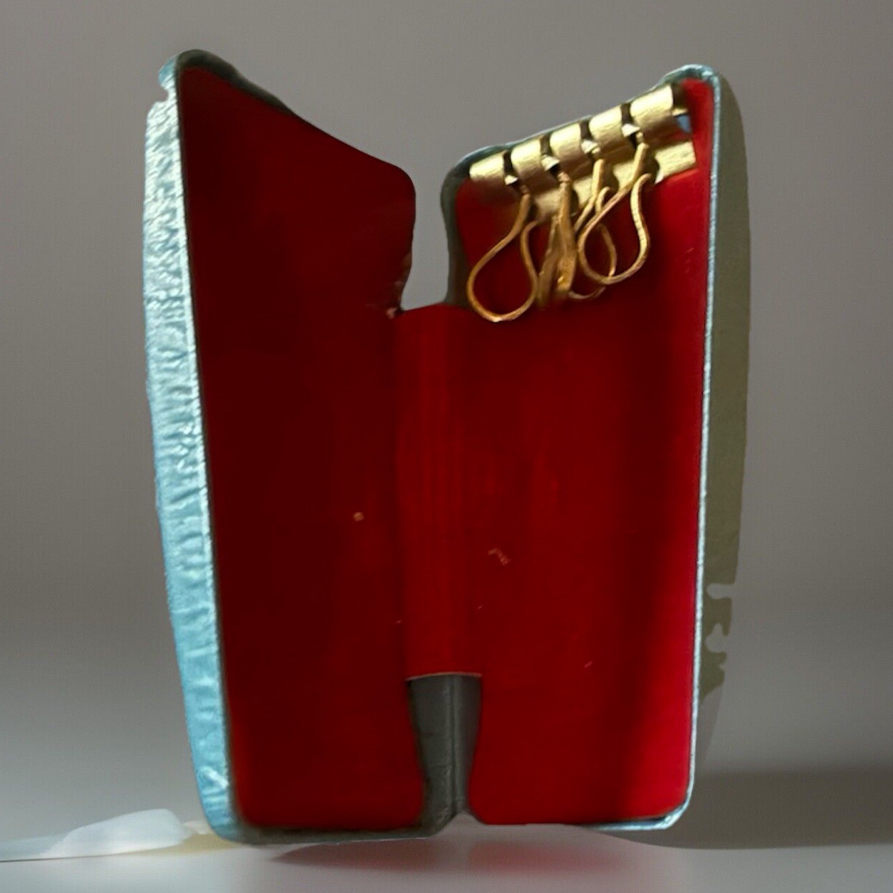 VINTAGE SARAH COVENTRY KEY HOLDER CASE BLUE