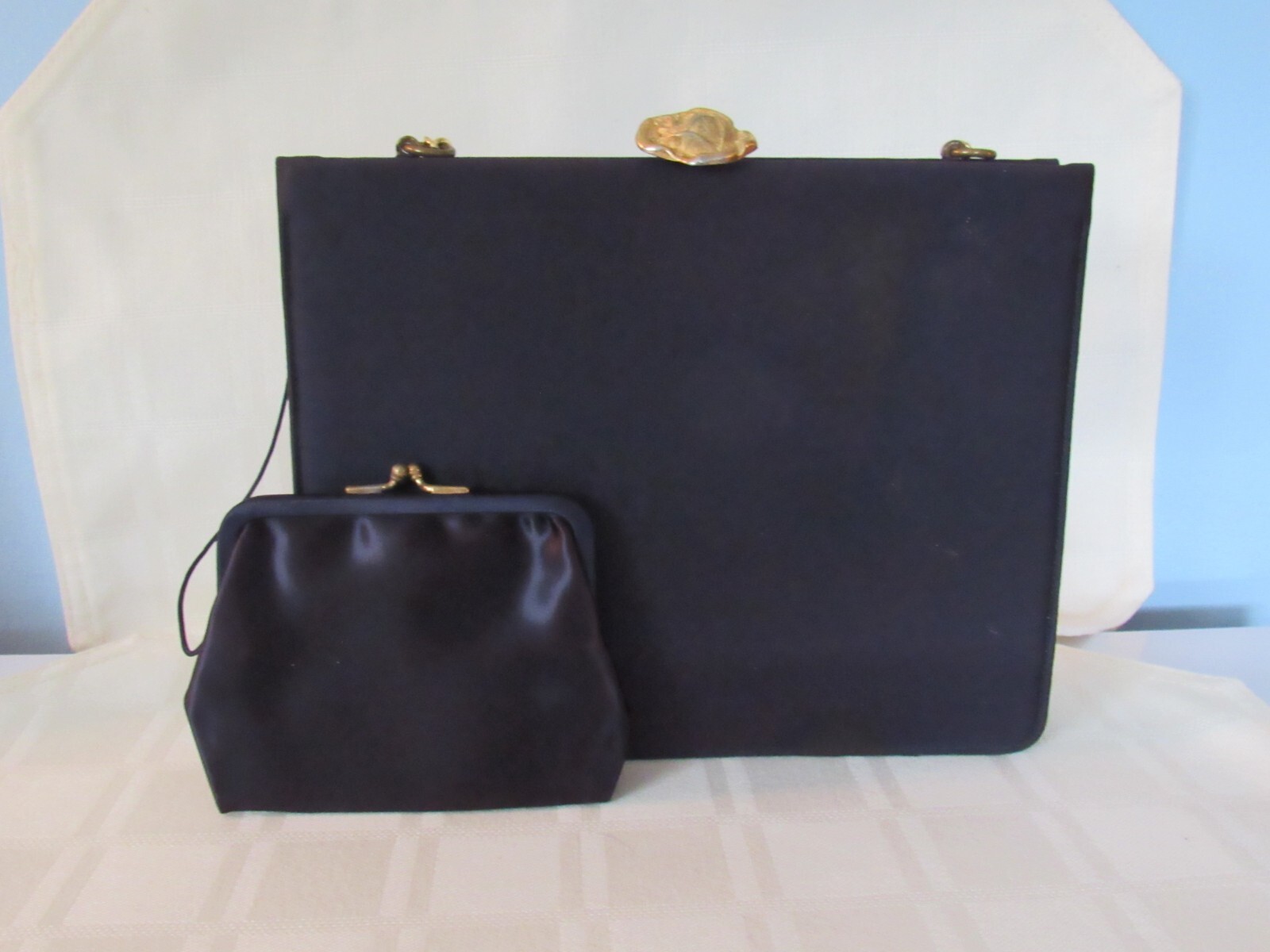 Vintage mid-century bienen-davis black satin purse, rose closure