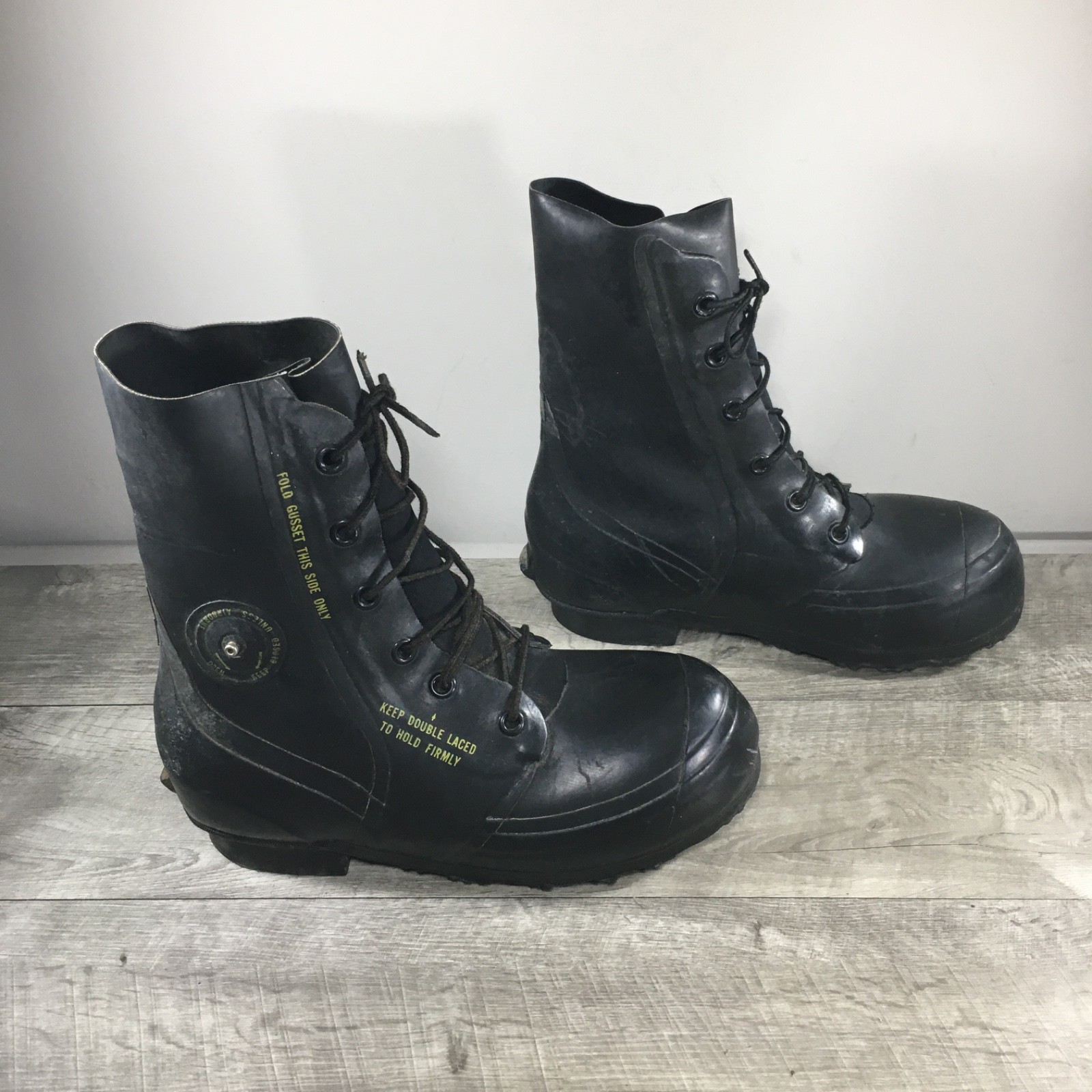 Vintage Mickey Mouse Bunny Arctic Extreme Cold Weather Military Boots Size 9 R
