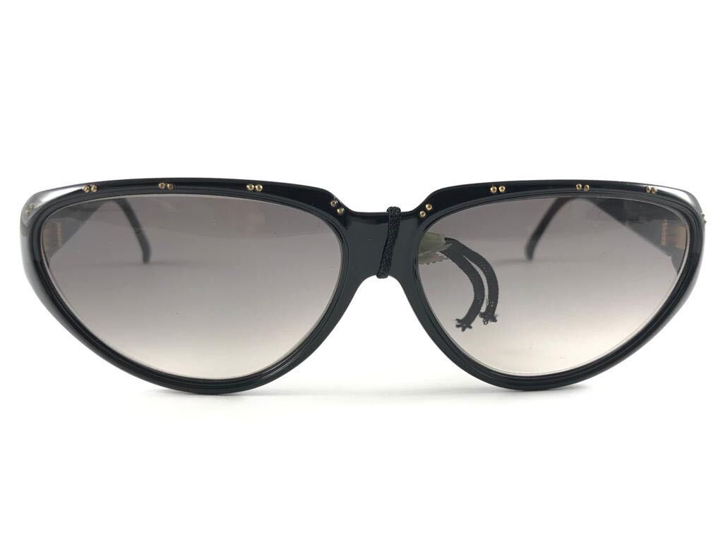 VINTAGE BALENCIAGA BB20 SLEEK BLACK GREY LENSES 1980’S SUNGLASSES MADE IN FRANCE