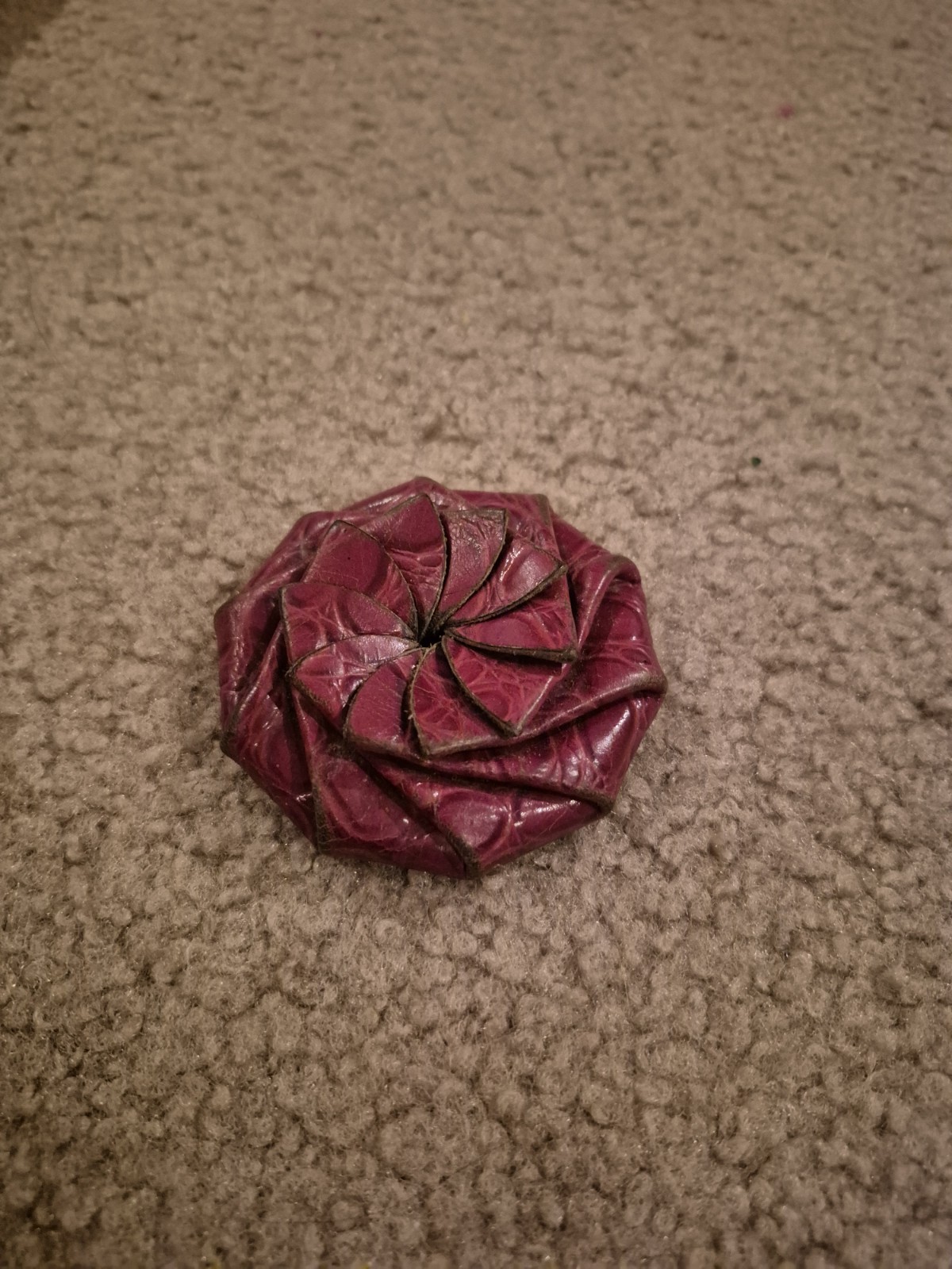 Vintage Leather Coin Purse Change Pouch Spiral Squeeze Twisted Pinwheel Red