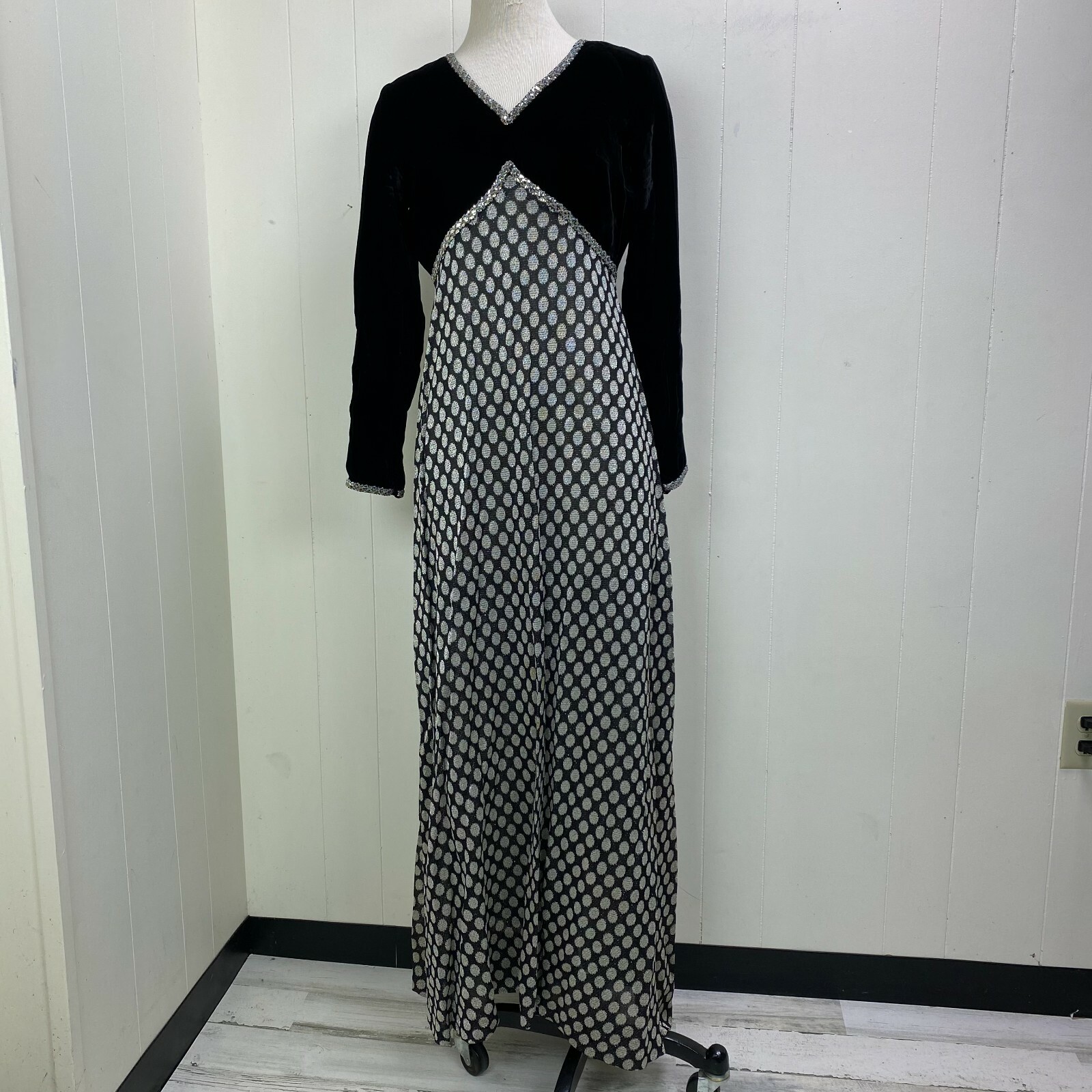 Vintage 70s Bernie Bee Black Velvet and Silver Metallic Fabric Dress Size 12 Got