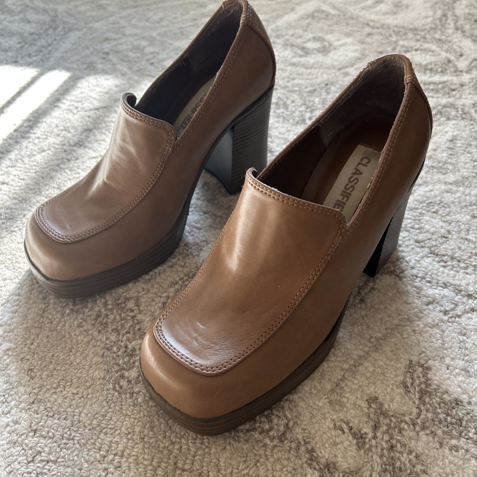Vintage 1990’s Y2K Classified Platform Tan Loafers Size 6.5