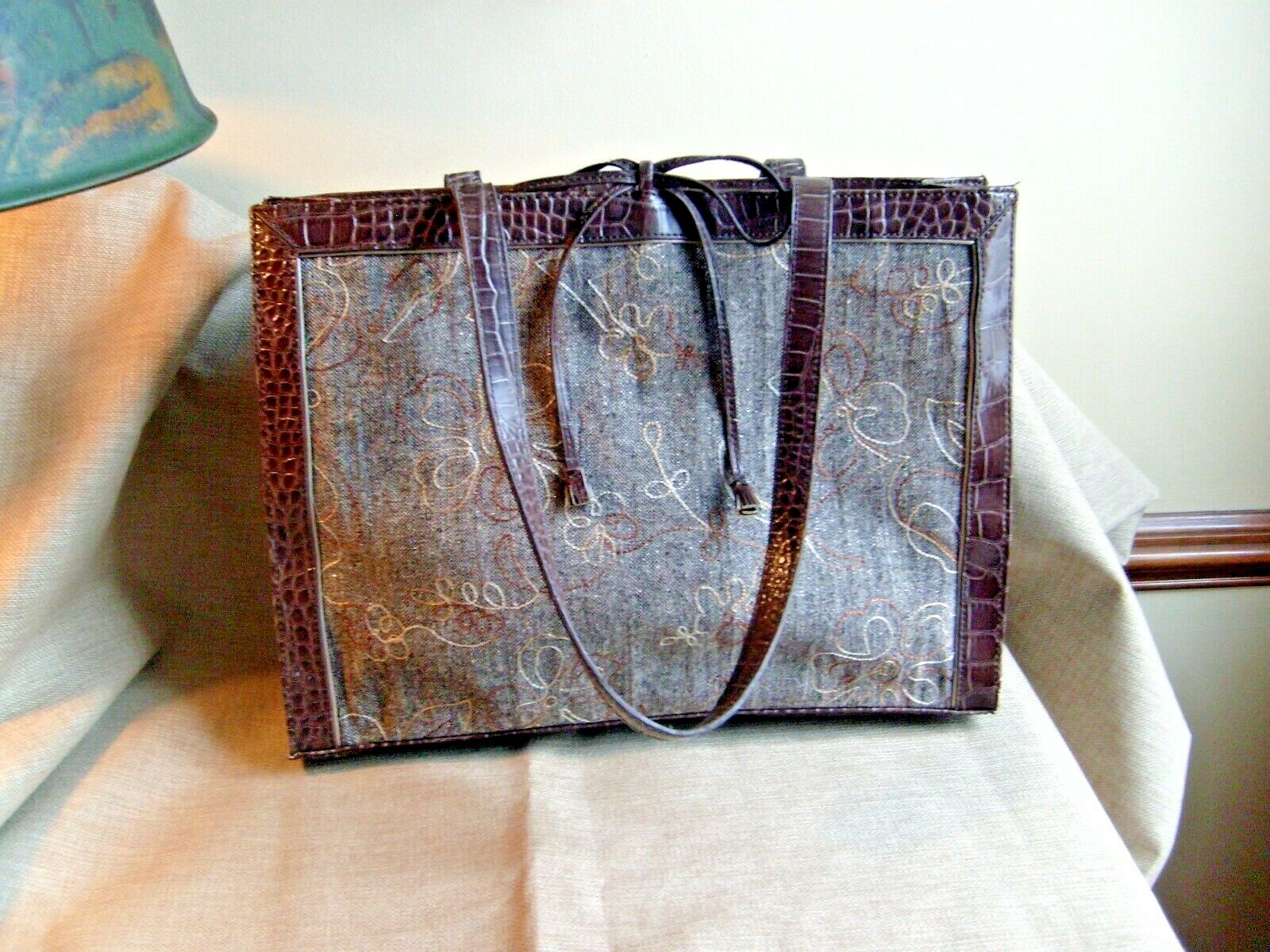 Large Liz Claiborne Brown & Beige Embroidered Faux Crocodile Tote Handbag 15×11″