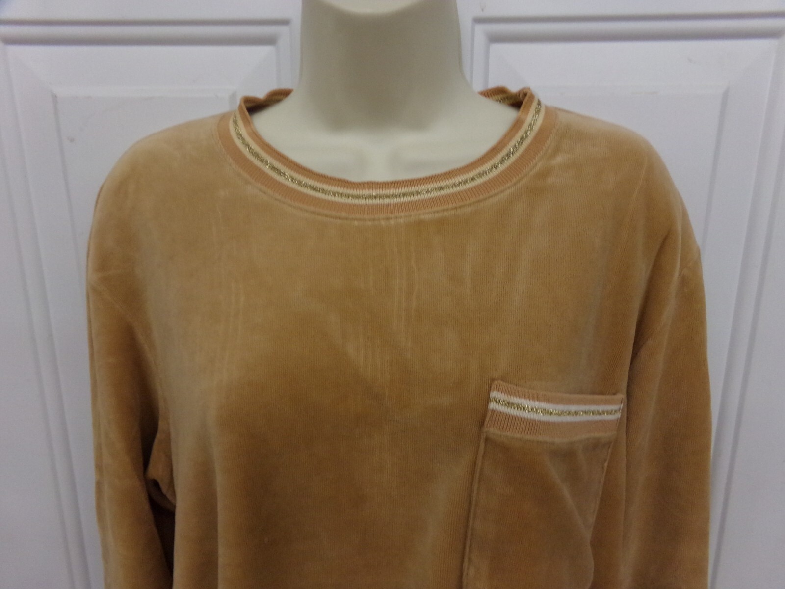 Vintage 60-70’s Aileen Womens Tan Long Sleeve MOD Retro VELOUR Shirt Size Large